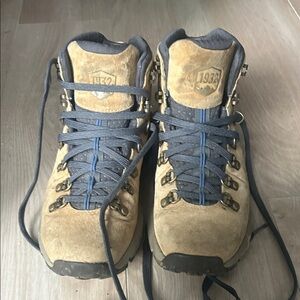 Dannner hiking boots